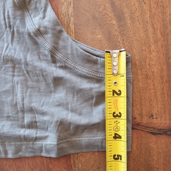 Lululemon crop tank, size 8 - Picture 6 of 6
